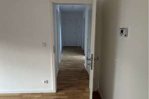 Privat: Zentrale + moderne  2-Zimmer-Wohnung inklusive GARAGE! – 47798 Stadtmitte, Krefeld – Vorschaubild 2
