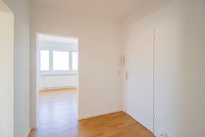 Helle Familienwohnung mit 68 qm + Loggia + PkW- Stellplatz!!! – Limbacher Straße 161, 9116 Altendorf, Chemnitz – Vorschaubild 2