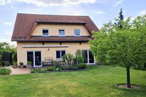 Großzügiges Einfamilienhaus in zentraler und ruhiger Lage – Die vollständige Adresse der Immobilie erhältst du vom Anbieter., 14612 Falkensee – Vorschaubild 1