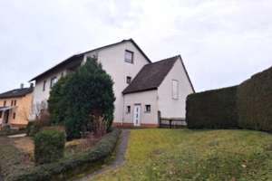 Zweifamilienhaus mit schönem Garten!
P R E I S R E D U Z I E R U N G !! – Die vollständige Adresse der Immobilie erhältst du vom Anbieter., 96237 Ebersdorf bei Coburg – Vorschaubild 2