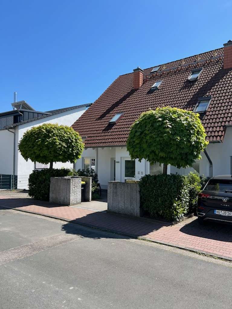 Friedrichsdorf-Dillingen - Nähe Feldrand und Wald - gepfl. 3-Zi.-Maisonette mit 107 qm Wfl.