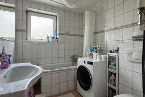 Helle 4-Zimmer-Wohnung mit Wintergarten im Herzen von Remscheid – Die vollständige Adresse der Immobilie erhältst du vom Anbieter., 42853 Mitte, Remscheid – Vorschaubild 3