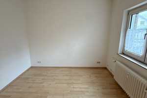 Teilweise renoviert! 2-Zimmerwohnung in Wuppertal-Oberbarmen mit Balkon – Gennebrecker Straße 140b, 42279 Wuppertal – Vorschaubild 4