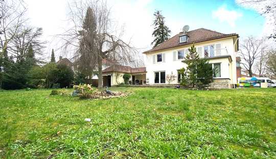 Bild von *Luxus* Stadtvilla mit großem Garten und Garage!