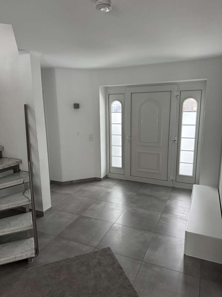 Immobilie in Lehre - Exklusives Traumhaus mit eingelassenem Pool und stilvoller Ausstattung - Bild 3