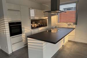 Helle 76 m² 2-Zimmer-Penthause-Wohnung in Junkersdorf – 20 m² Terrasse mit Markise & Klimaanlage – Otto-Klein-Straße 31, 50858 Junkersdorf, Köln – Vorschaubild 3