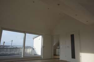 exclusive 4 Zimmer DG Wohnung  mit EBK  Dachterasse und Carport – Akazienstraße 24, 85049 West, Ingolstadt – Vorschaubild 3