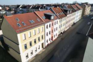 Jetzt investieren: Mehrfamilienhaus mit Dachterrasse in Köthen – 8,89 % BMR – Die vollständige Adresse der Immobilie erhältst du vom Anbieter., 6366 Köthen (Anhalt) – Vorschaubild 2
