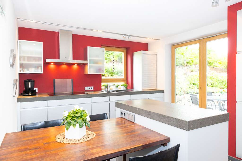 Immobilie in Hilders - Goldener Herbst, Gemütlicher Winter – Ihr Zuhause mit Kamin und Charakter. - Bild 3