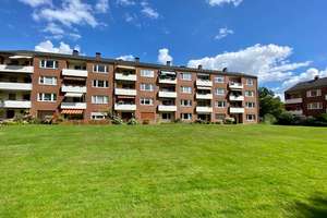 Familienfreundliche 4-Zimmer-Wohnung mit Balkon in Düsseldorf-Garath - Provisionsfrei! – 40595 Garath, Düsseldorf – Vorschaubild 1