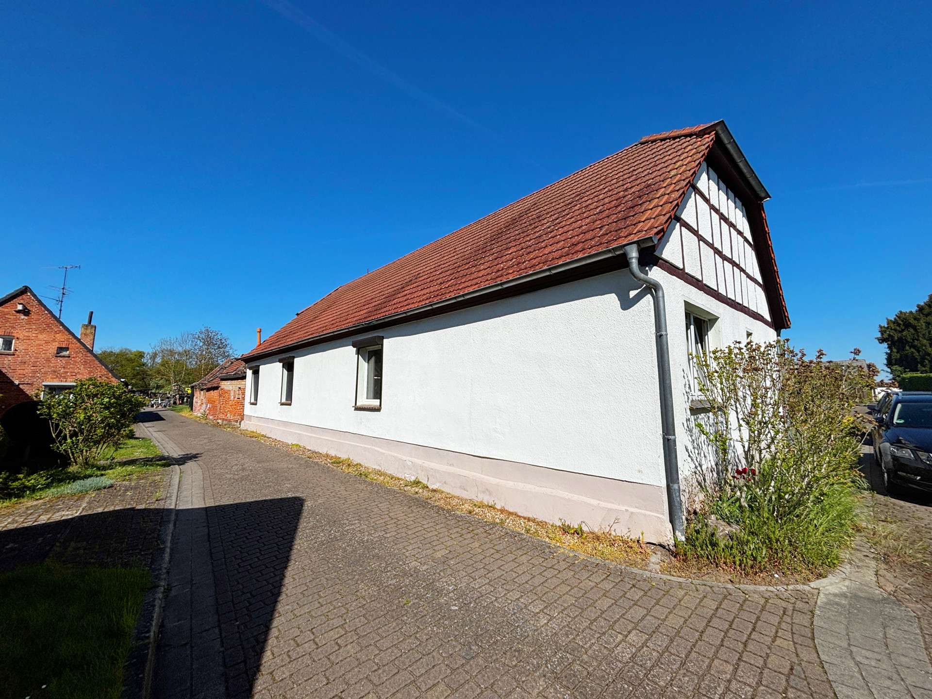 Charmantes Einfamilienhaus mit Sanierungsbedarf und großem Grundstück, Stendal Kreis – Bild 2