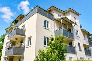 Vermietete 3-Zimmer-Dachgeschosswohnung mit großer Dachterrasse und zwei Stellplätzen – Die vollständige Adresse der Immobilie erhältst du vom Anbieter., 4416 Markkleeberg – Vorschaubild 2
