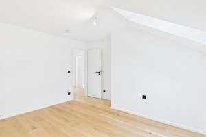 Wohnkomfort auf zwei Etagen – Elegante Maisonette mit Balkon – Die vollständige Adresse der Immobilie erhältst du vom Anbieter., 80807 Milbertshofen, München – Vorschaubild 10