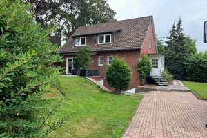 Großzügiges Einfamilienhaus mit Garten, Kamin und viel Platz zum Wohlfühlen