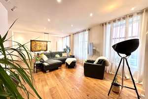 Möblierte Wohnung mit 2 Bädern & flexiblem Zugang in Augsburg! TG-Stellplätze optional! – Augsburg – Vorschaubild 1