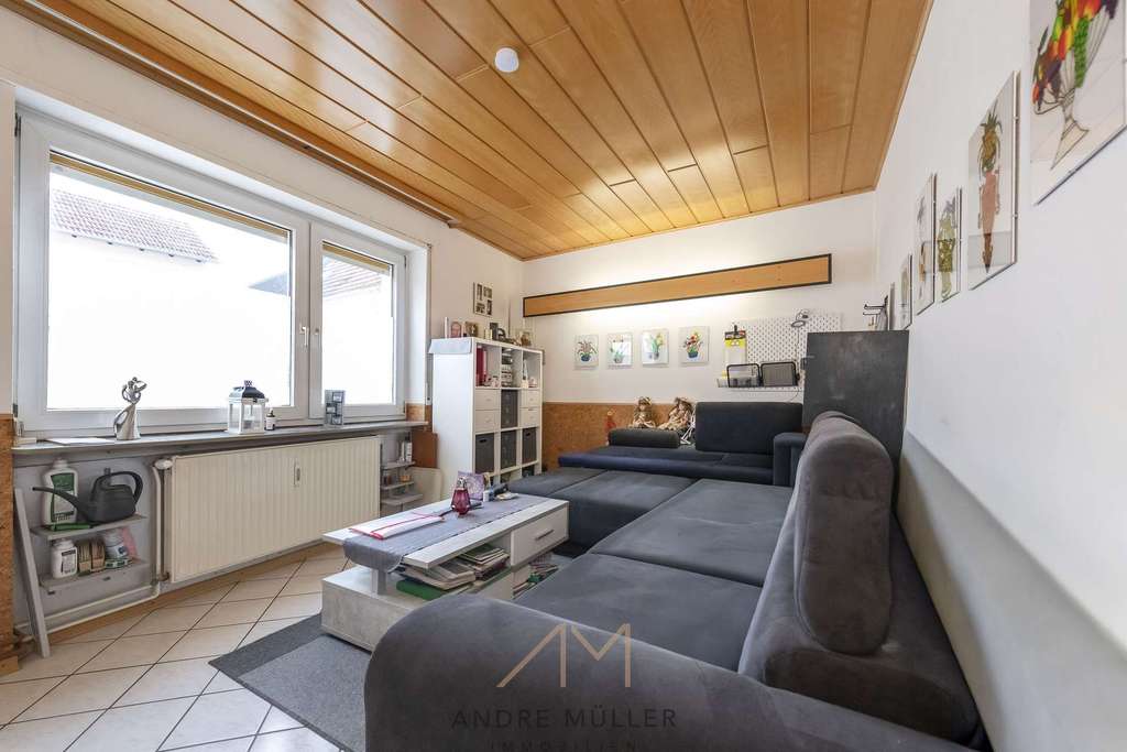 Immobilie in Ober-Olm - Ober-Olm: 1–2 Familienhaus mit Hof und Potenzial für kleinen Garten in gefragter Lage - Bild 3