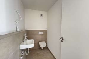 Komfortable 3-Zimmer-Wohnung mit 2 Terrassen & Tiefgaragenstellplatz in direkter Rheinlage – Die vollständige Adresse der Immobilie erhältst du vom Anbieter., 55130 Weisenau, Mainz – Vorschaubild 10