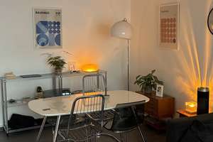 Untermiete: Helle 2-Zimmer Wohnung am Rathausplatz