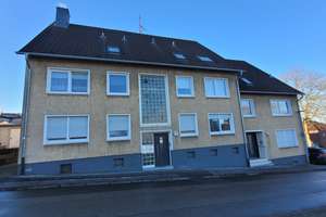 Sehr schöne Maisonette-Wohnung im Dachgeschoss mit EBK