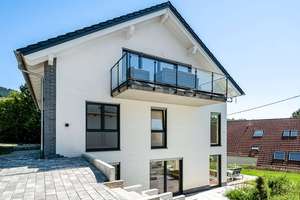 Eine sichere Entscheidung. Modernes Zweifamilienhaus, hochwertige Ausstattung, KfW55, Garten, Garage – Die vollständige Adresse der Immobilie erhältst du vom Anbieter., 79410 Badenweiler – Vorschaubild 5