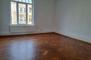 Lichtdurchfluteter Altbau-Traum: 3,5 Zimmer in stilvoller Stadtvilla