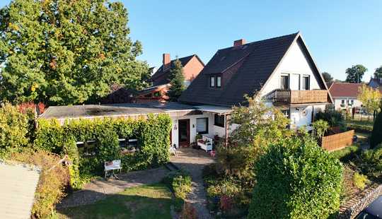 Bild von Wohnen & Ertrag: Wohnhaus mit Einliegerwohnung auf 1034 m² Grundstück in Seitenstraße