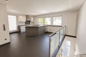 Stadtvilla mit Einliegerwohnung in Frankfurt 2 Garagen,2 Stellplätzen, Terrasse & Garten – 65931 Sindlingen, Frankfurt am Main – Vorschaubild 27