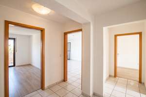 Helle 3,5-Zimmer-Wohnung mit Balkon ins Grüne, Tageslichtbad & Tiefgaragenstellplatz – 67065 Mundenheim, Ludwigshafen am Rhein – Vorschaubild 5