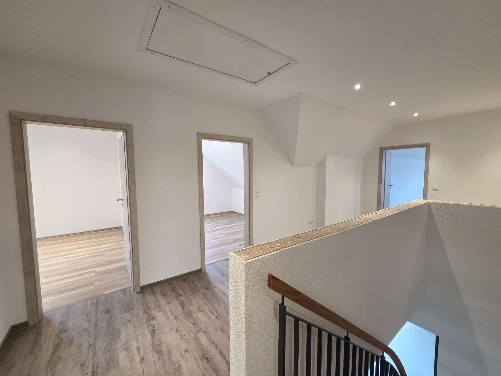 Immobilie in Rauhenebrach - Junges und großes EFH in ruhiger, sonniger Siedlungslage (Wfl. 220 m² / Grund 949 m²) mit Doppelg - Bild 11