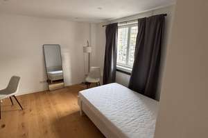 Möbliertes WG-Zimmer innerhalb eines 5-Zimmer-Haus in Neuenheim