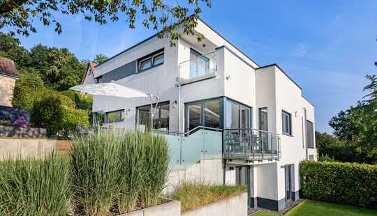 Bild von Energieeffizientes Familienhaus mit traumhaftem Taunusblick - stilvoll wohnen in ruhiger Lage