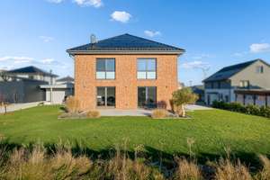 Repräsentatives und energieeffizientes Einfamilienhaus in ruhiger Feldrandlage – Die vollständige Adresse der Immobilie erhältst du vom Anbieter., 24235 Laboe – Vorschaubild 51