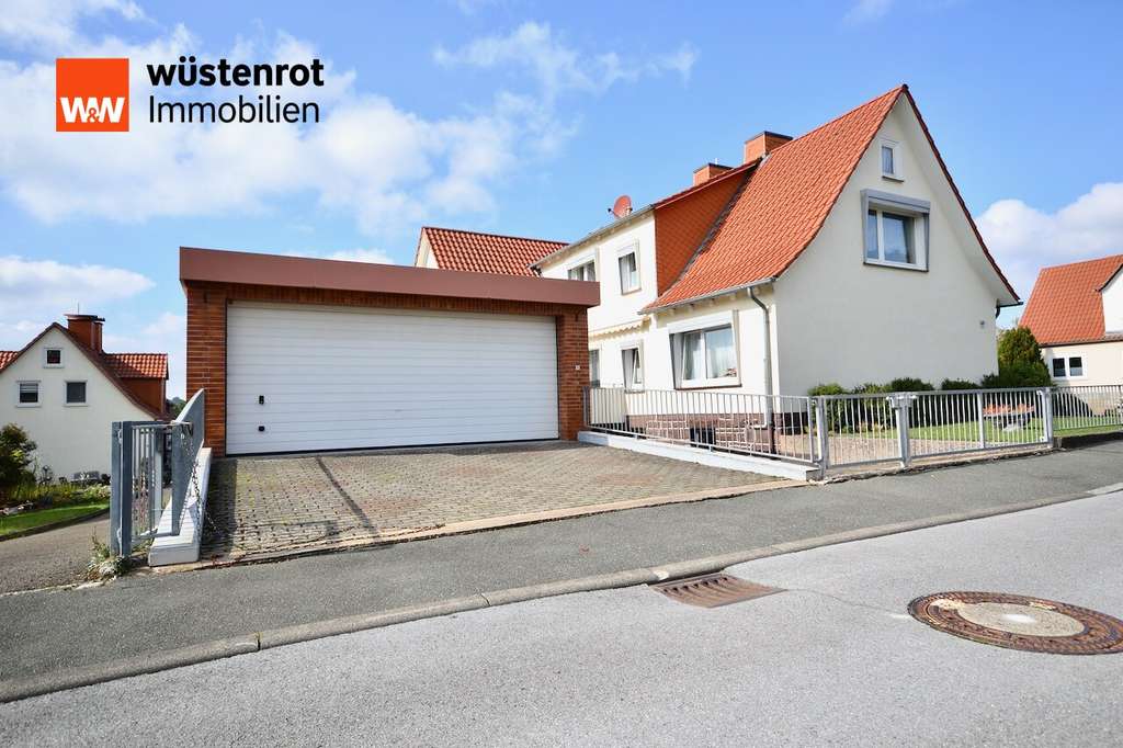 Immobilie in Wolfhagen - +++ Großes Einfamilienwohnhaus mit 3 Garagen in ruhiger Lage Wolfhagen Stadt +++ - Bild 0