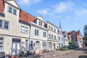 Mit malerischem Blick auf die Trave! Stilvolles Altstadthaus in Bestlage auf der Altstadtinsel! – Die vollständige Adresse der Immobilie erhältst du vom Anbieter., 23552 Innenstadt, Lübeck – Vorschaubild 3