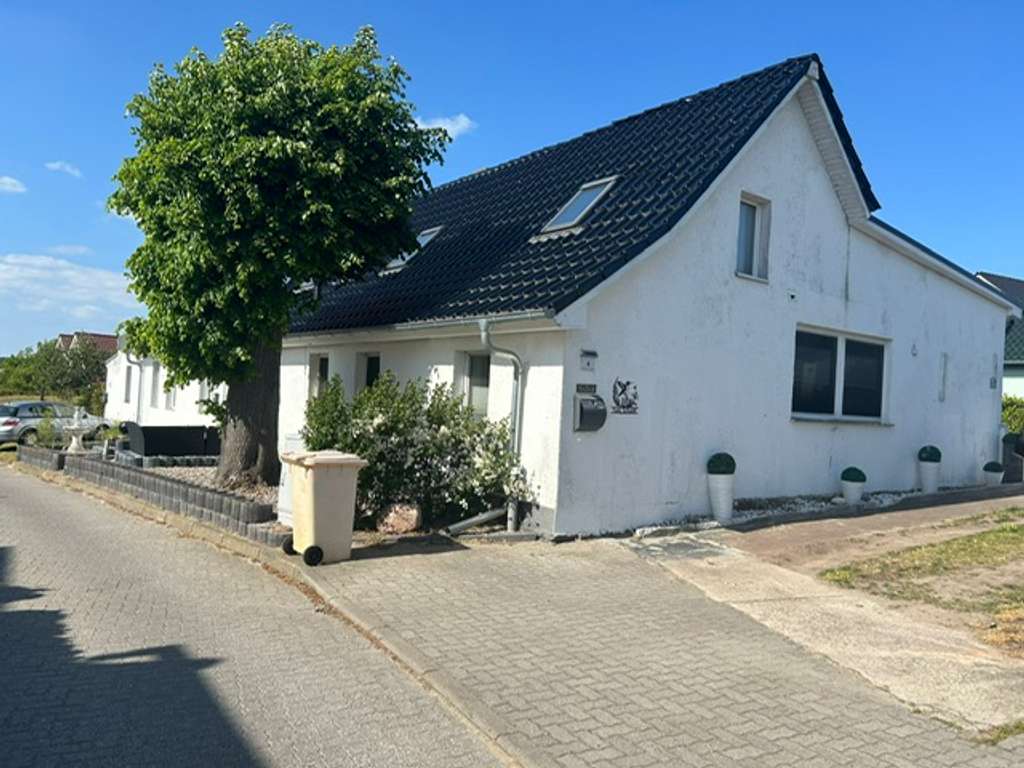 Immobilie in Ückeritz - CHARMANTES WOHNHAUS MIT BLICK AUF DAS ACHTERWASSER IN ÜCKERITZ. - Bild 0