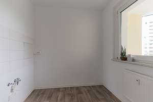 Hell und modern! 1-Raum-Wohnung mit großem Balkon und Dusche zu vermieten! – Berliner Straße 54, 39218 Schönebeck (Elbe) – Vorschaubild 4