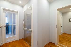 Modernisierte 2,5-Zimmer-Wohnung mit Balkon zum Innenhof in Lehel, München – Seitztstr. 12, 80538 Lehel, München – Vorschaubild 8