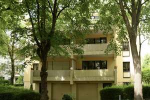 Stilvolles Wohnen mit Blick ins Grüne: Großzügige 3-4 Zimmer DG-Wohnung mit Balkon, Kamin & Garage  – Die vollständige Adresse der Immobilie erhältst du vom Anbieter., 65189 Südost, Wiesbaden – Vorschaubild 2