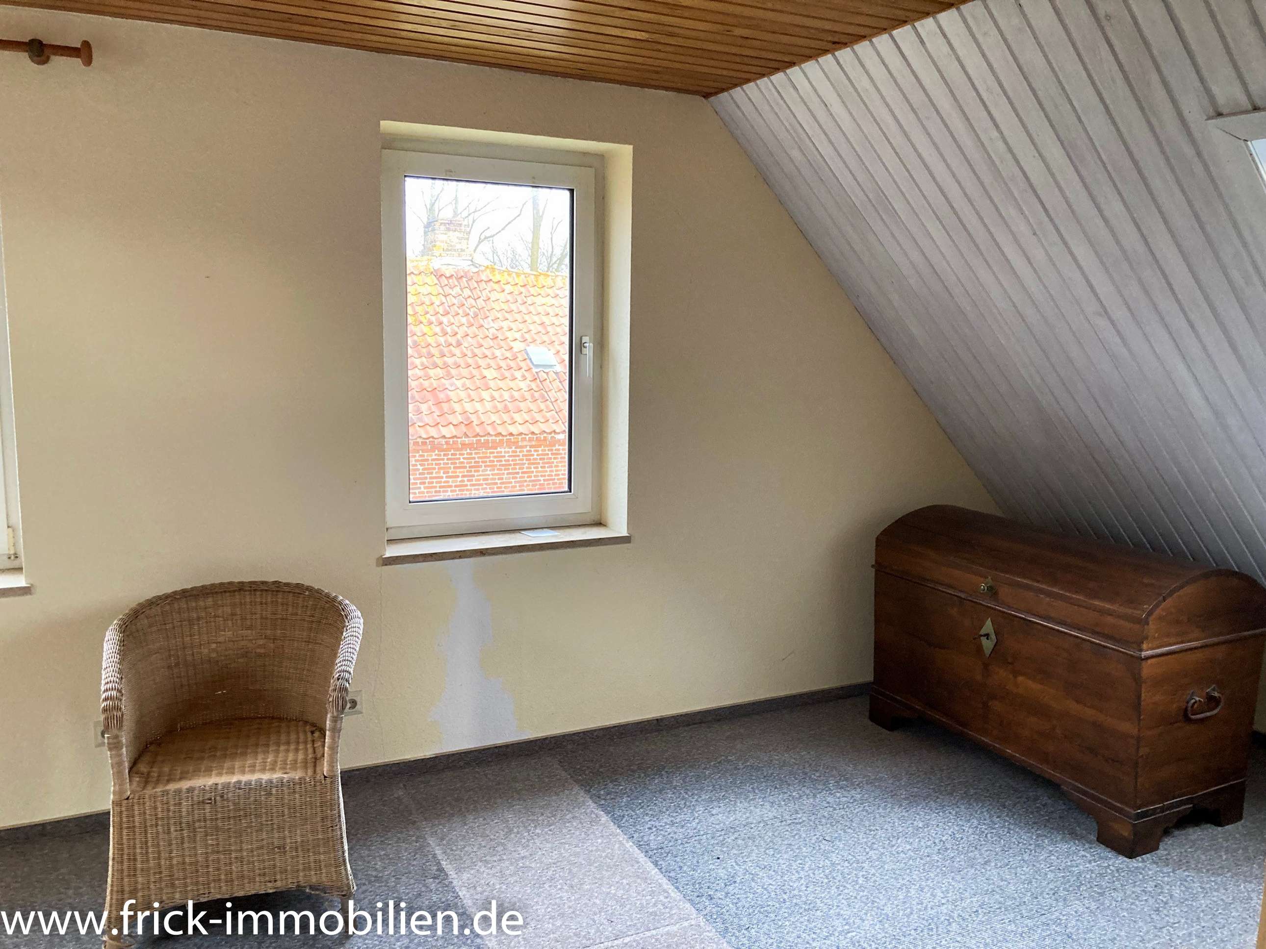 Immobilie in Göhl - Resthof mit Wohnhaus, ehem. Wirtschaftsgebäude, Doppelgarage und 0,82 ha Land - Bild 8