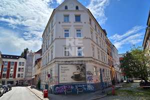 Gründerzeit-Mehrfamilienhaus mit 12 Wohneinheiten und Ausbaureserve in zentraler Lage von Ottensen – Die vollständige Adresse der Immobilie erhältst du vom Anbieter., 22765 Ottensen, Hamburg – Vorschaubild 2