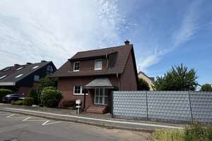 Top saniertes Einfamilienhaus 🏡 mit Einliegerwohnung im Souterrain – Die vollständige Adresse der Immobilie erhältst du vom Anbieter., 47804 Kempener Feld/Baackeshof, Krefeld – Vorschaubild 2