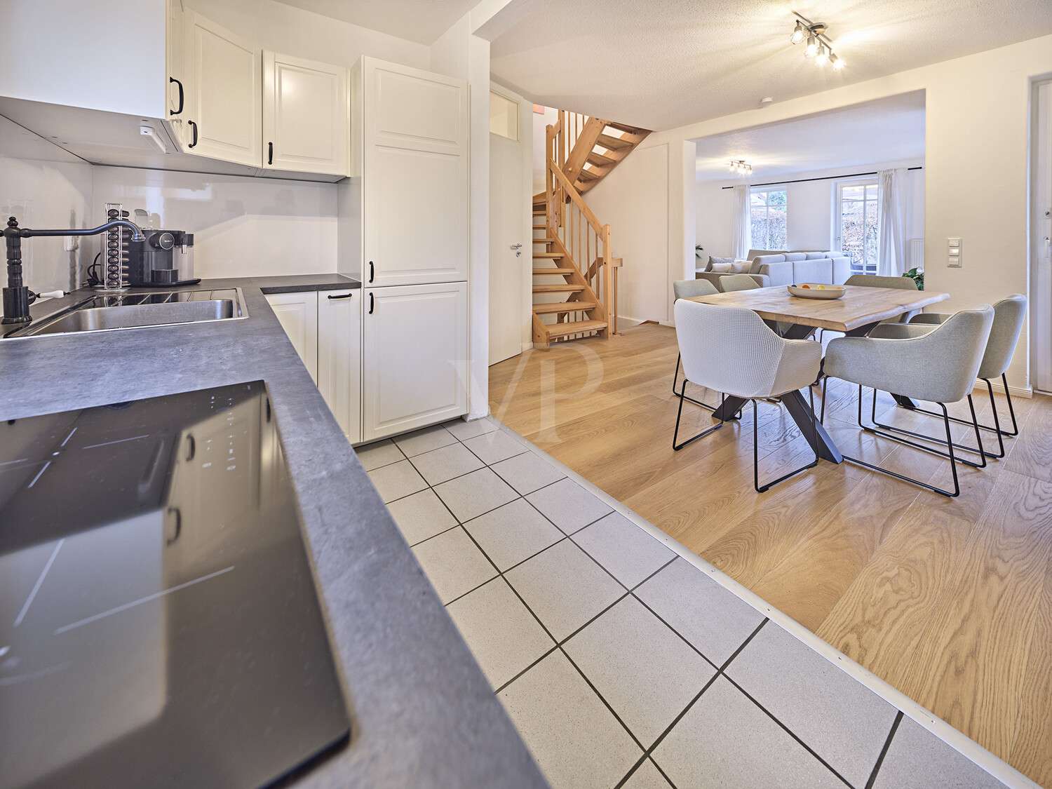 Immobilie in Eggstätt - Exklusive Haus-im-Haus-Wohnung auf drei Etagen mit Bergblick - Bild 5