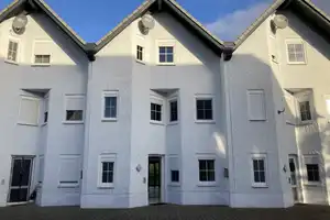 Rodenbach, 2 Reihenmittelhäuser mit je 5 ZKB, 2 Bäder, Gäste WC, 2 Carport Klimaanlage – Kaiserslautern (Kreis) – Vorschaubild 1