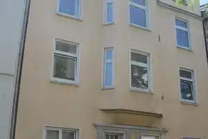 Schöne 2-Zimmer-Wohnung mit Balkon und Blick ins Grüne! – Kölner Straße 67 A, 45145 Essen – Vorschaubild 1