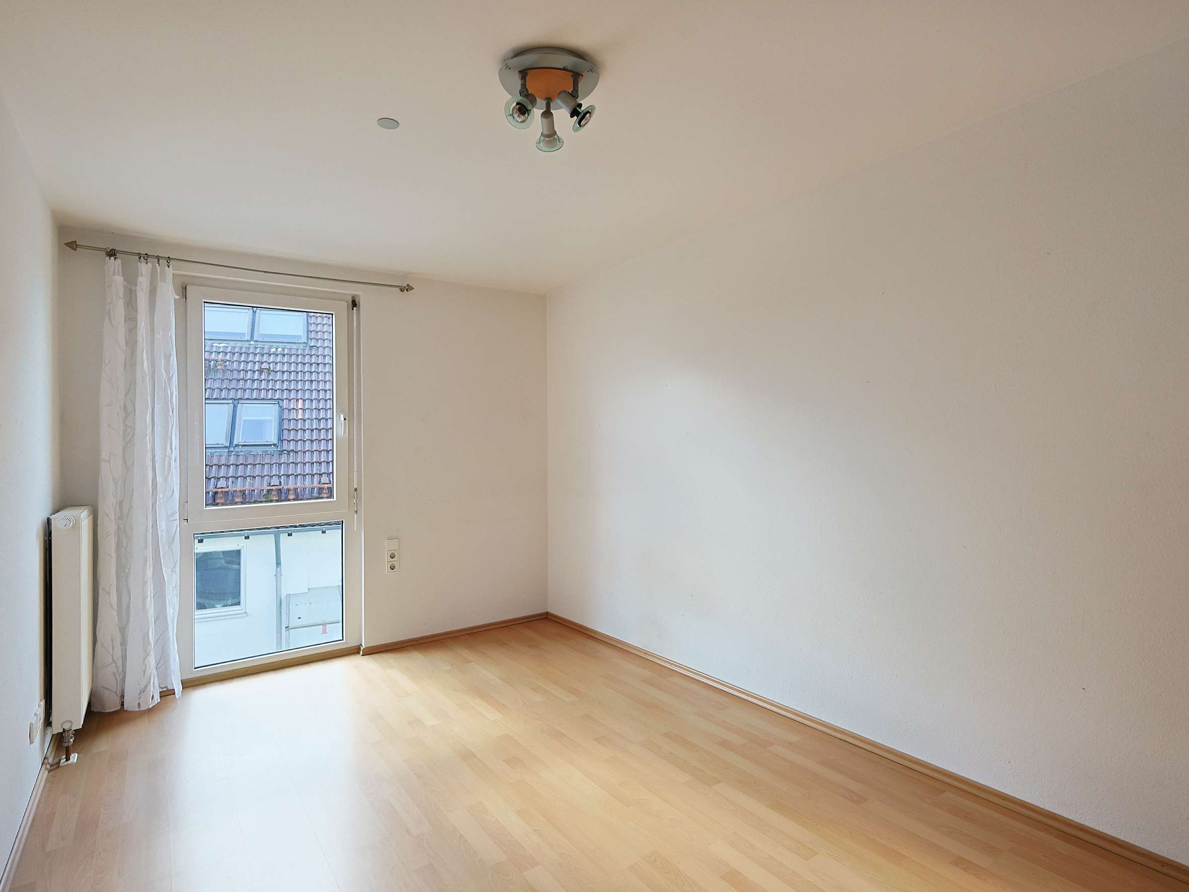 Immobilie in Nufringen - Moderne Doppelhaushälfte mit großem Balkon und überdachter Terrasse - Bild 3