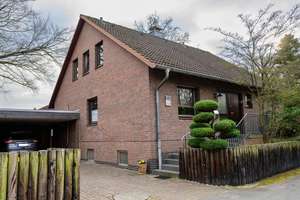 Großzügiges Einfamilienhaus mit Terrasse, Balkon und Doppelgarage – Die vollständige Adresse der Immobilie erhältst du vom Anbieter., 29525 Uelzen – Vorschaubild 1