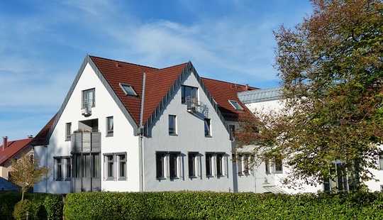 Bild von Dreifamilienhaus mit Doppelgarage