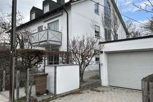 Gepflegte, helle 1-Zi.-Whg. mit Südbalkon, separater Küche und Wannenbad in 8-Parteien-Haus