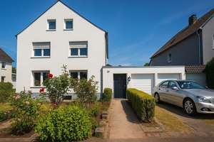 Sanierte 3,5-Zimmer-Wohnung (möbliert) – 1. Etage, Warmmiete 1.900 €, ab 01.09.2026 verfügbar