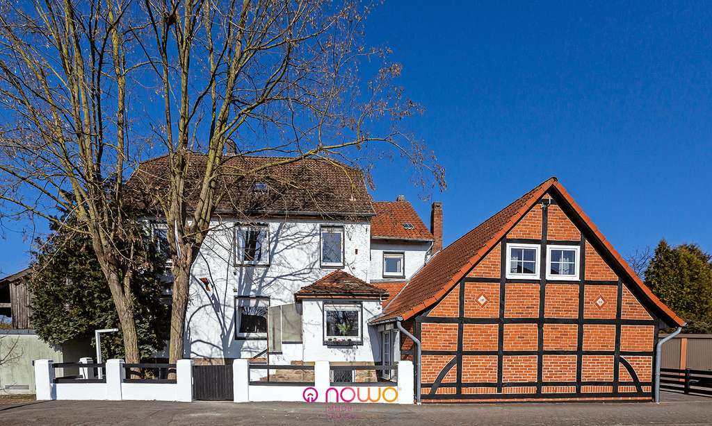 Immobilie in Seelze - Mit den (Groß)Eltern unter einem Dach? Gartenanteil und 2 Garagen inklusive! - Bild 0